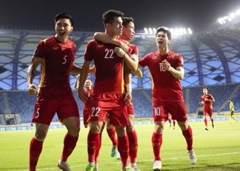 Tiến Linh ghi bàn